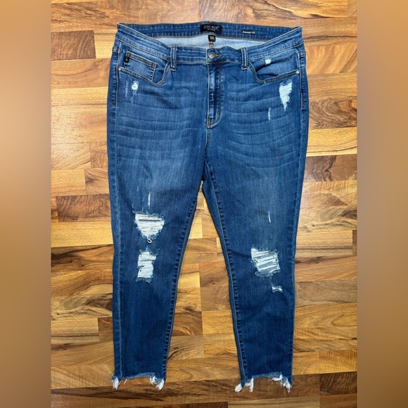 Judy Blue Denim - Judy Blue 1XL Straight Fit Distressed Raw Hem Stretch Jeans Plus Size